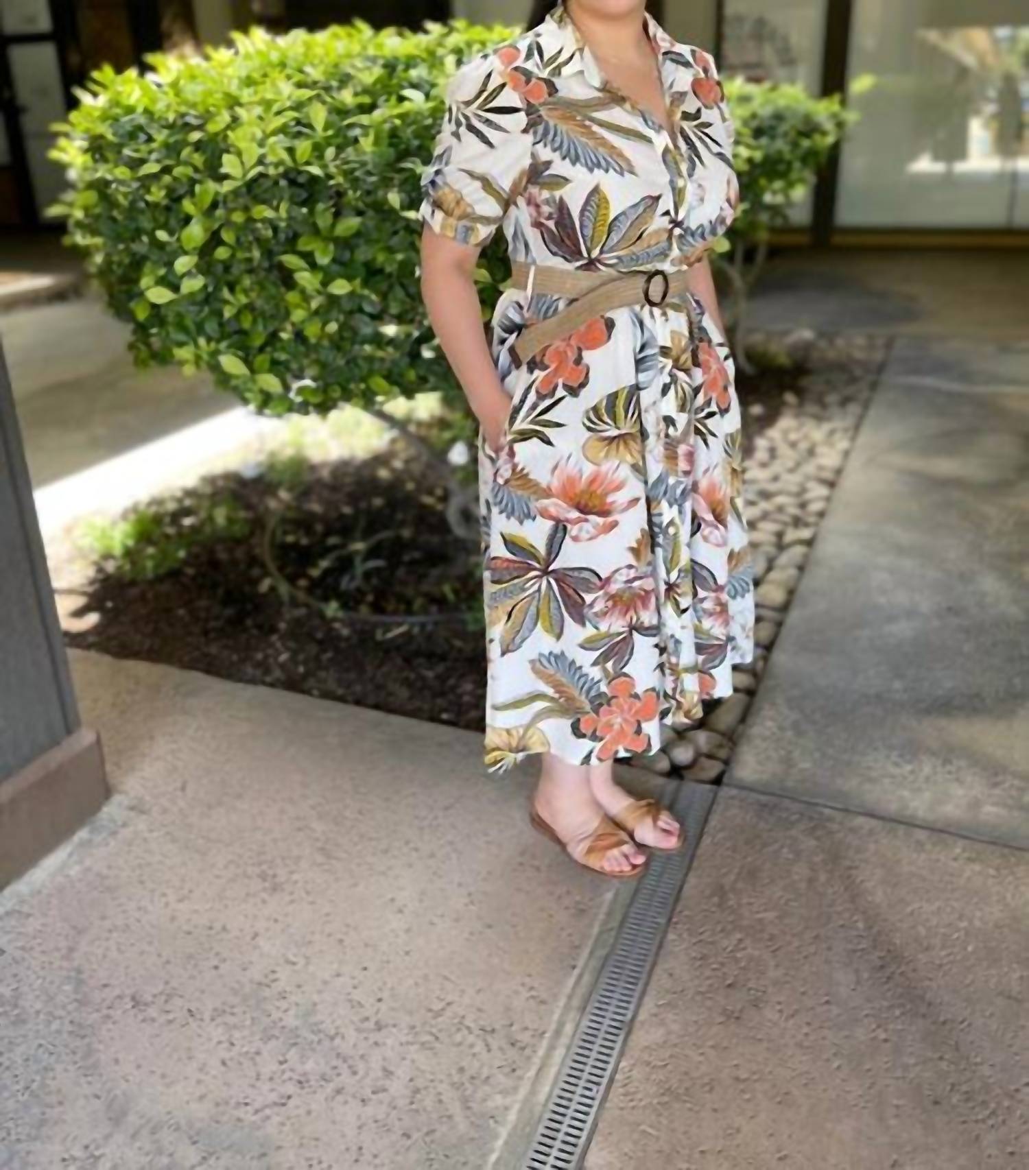 Платье на пуговицах с поясом в цвете Multi ELLISON
Платье на пуговицах с поясом в цвете Multi ELLISON