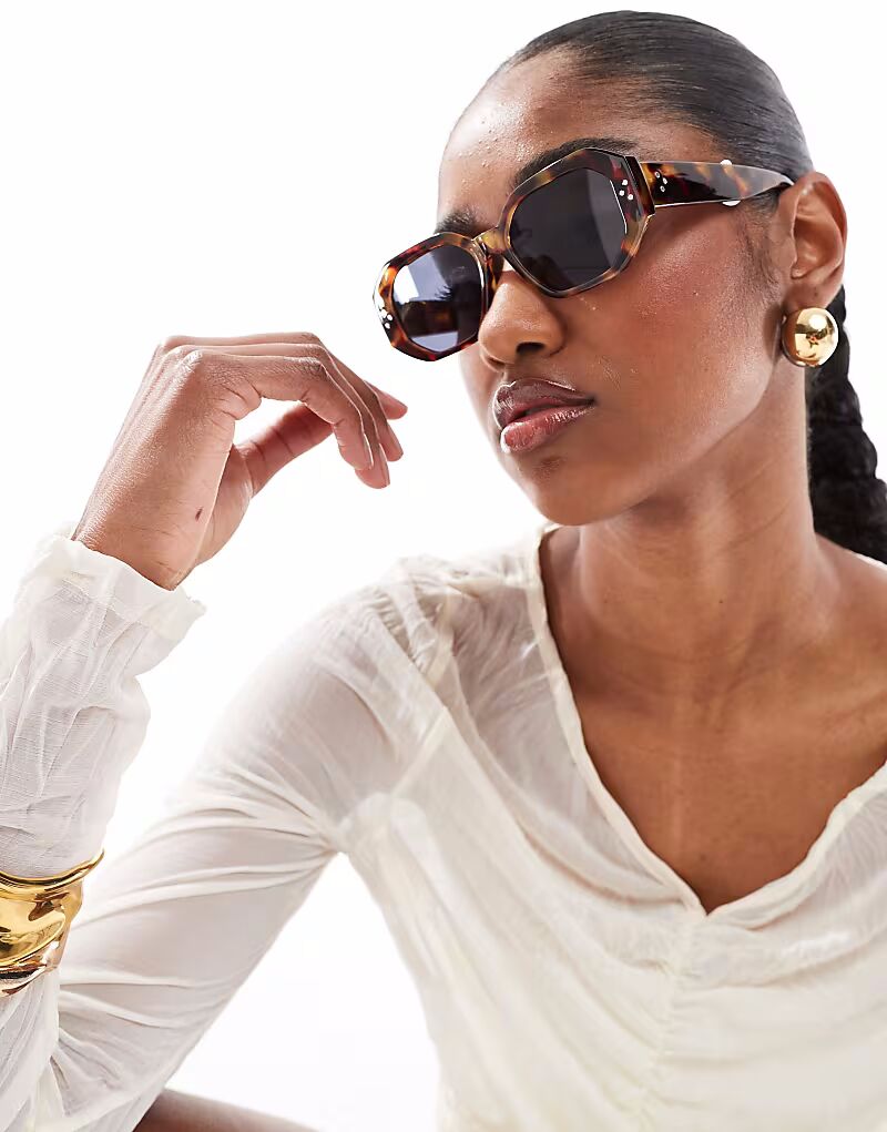 Солнцезащитные очки AJ Morgan высшего качества с шестиугольной оправой в черепаховом цвете
Солнцезащитные очки AJ Morgan высшего качества с шестиугольной оправой в черепаховом цвете