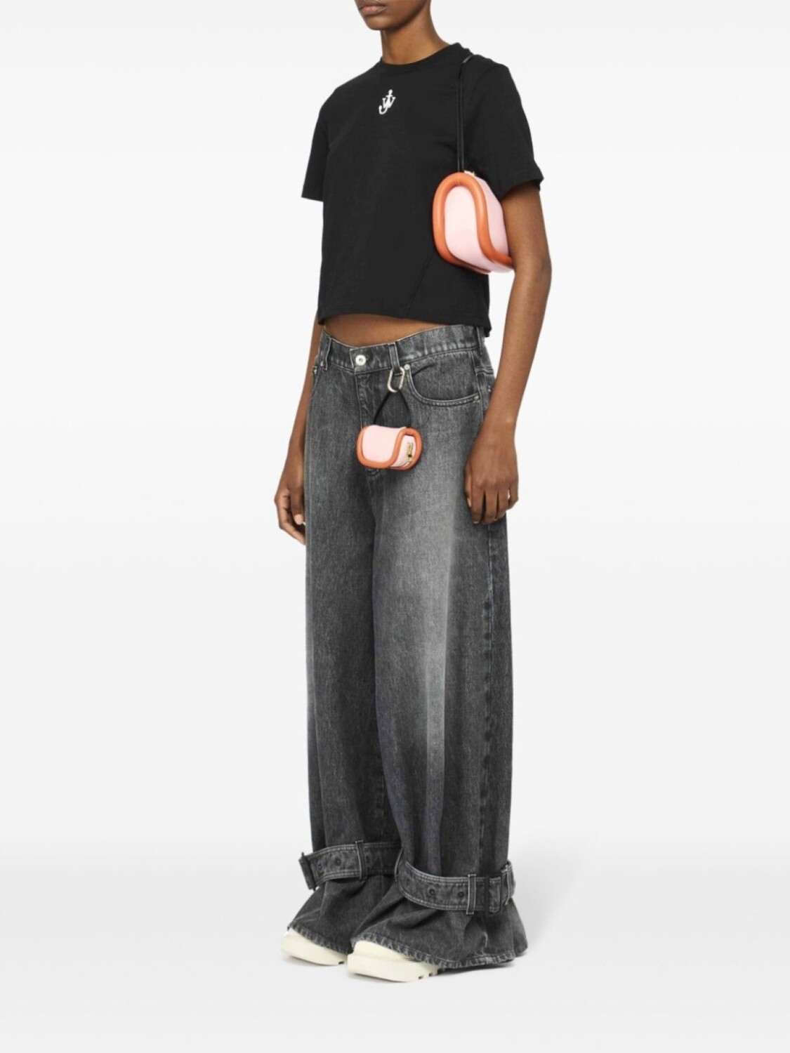 Футболка с вышитым якорем JW Anderson, черный
Футболка с вышитым якорем JW Anderson, черный