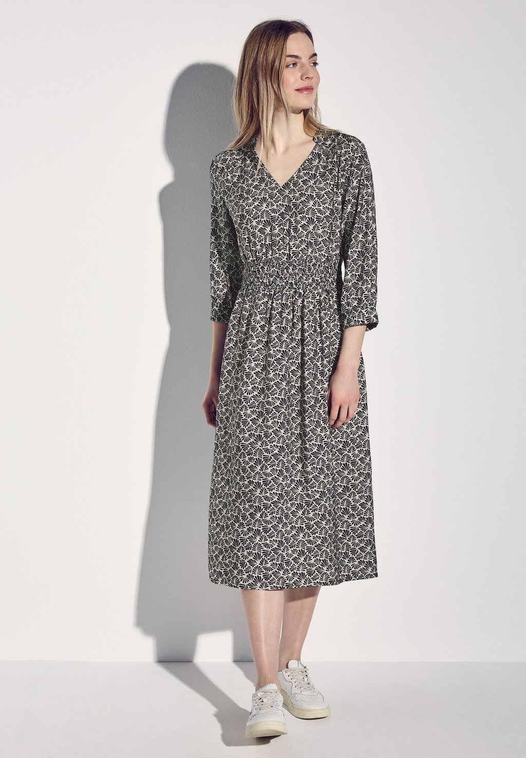 Повседневное платье PRINT MIT DETAIL Street One, темно-синий
Повседневное платье PRINT MIT DETAIL Street One, темно-синий