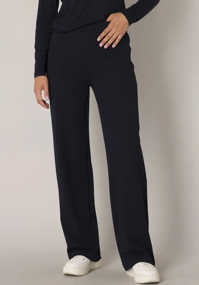 Трегинсы базового уровня с эластичным поясом Base Level, синий
Трегинсы базового уровня с эластичным поясом Base Level, синий