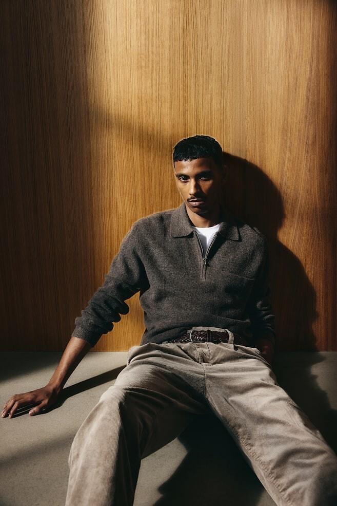 Джемпер стандартного кроя с молнией сверху H&M, коричневый
Джемпер стандартного кроя с молнией сверху H&M, коричневый