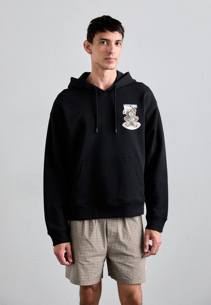 Худи MOSCHINO TEDDY, Multi Black/Black
Худи MOSCHINO TEDDY, Multi Black/Black
