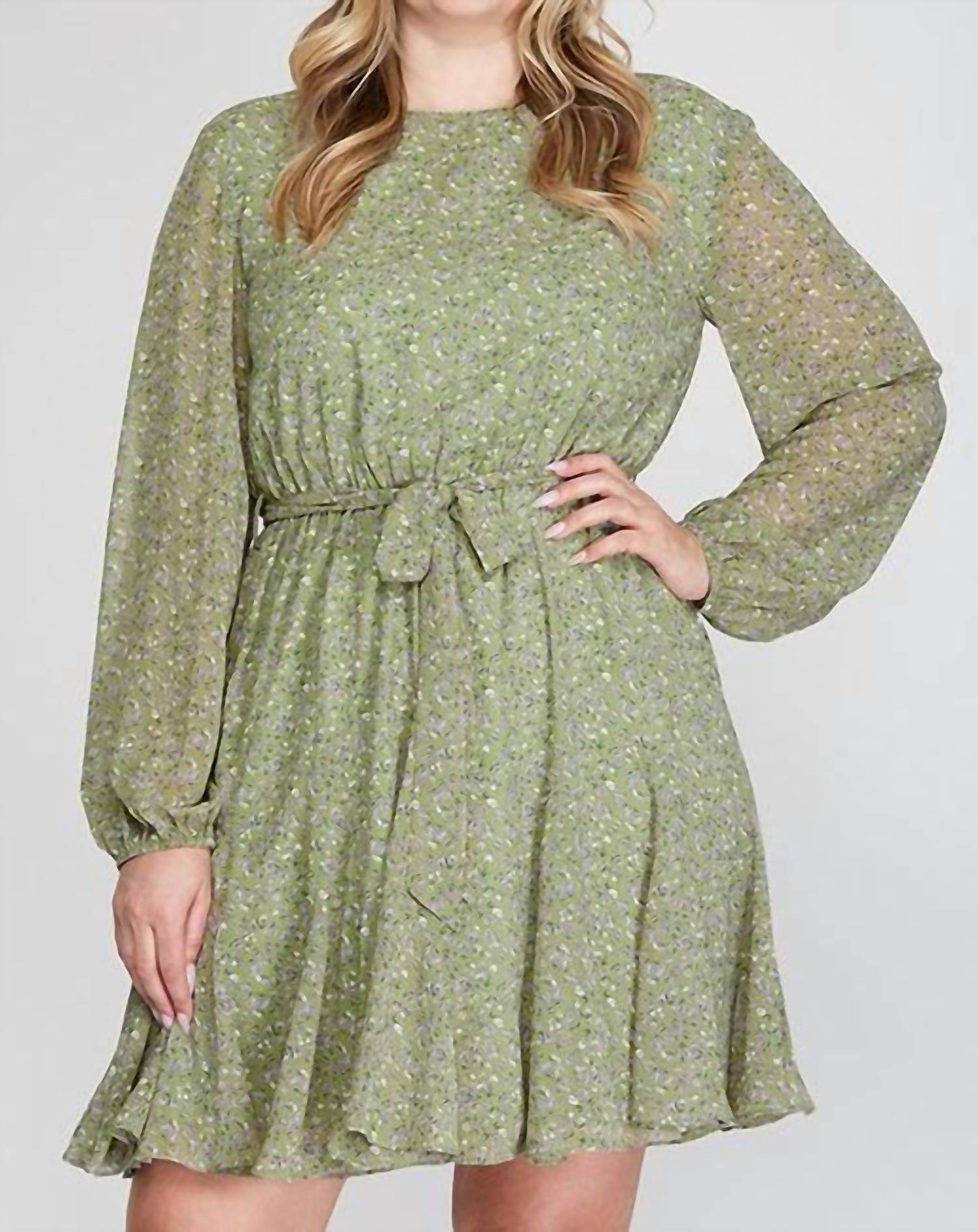 Платье цвета шалфея и лаванды в зеленом цвете SHE + SKY
Платье цвета шалфея и лаванды в зеленом цвете SHE + SKY