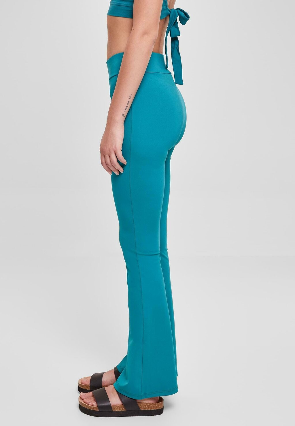 Леггинсы High Waist Flared Urban Classics, Брюки зеленый
Леггинсы High Waist Flared Urban Classics, Брюки зеленый