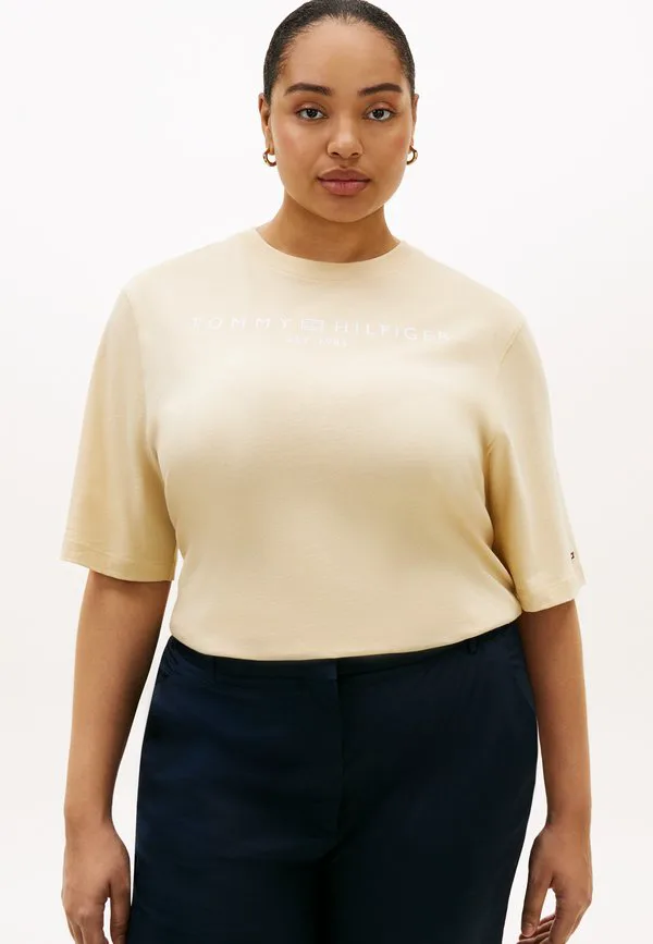 Футболка свободного кроя с принтом и логотипом curve. Tommy Hilfiger Curve, Country Ivory, Бежевый, Футболка свободного кроя с принтом и логотипом curve. Tommy Hilfiger Curve, Country Ivory
Футболка свободного кроя с принтом и логотипом curve. Tommy Hilfiger Curve, Country Ivory, Бежевый, Футболка свободного кроя с принтом и логотипом curve. Tommy Hilfiger Curve, Country Ivory