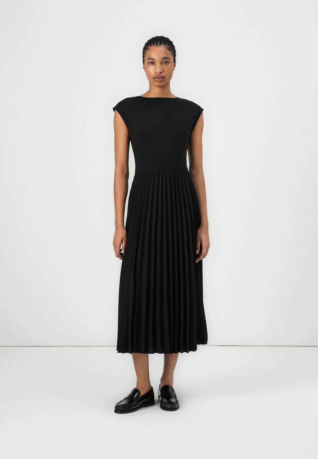 Повседневное платье MIDI Tommy Hilfiger, черный
Повседневное платье MIDI Tommy Hilfiger, черный