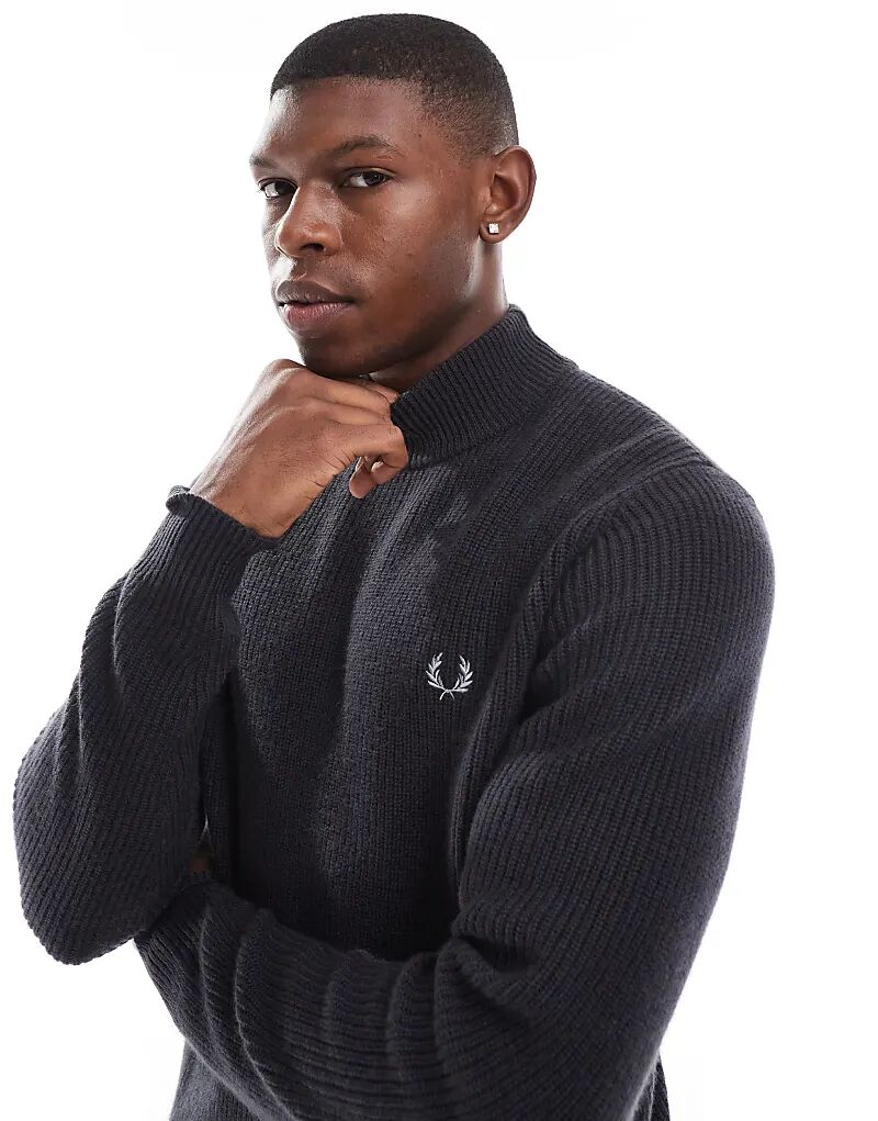 Джемпер с воротником-стойкой из овечьей шерсти серого цвета Fred Perry
Джемпер с воротником-стойкой из овечьей шерсти серого цвета Fred Perry