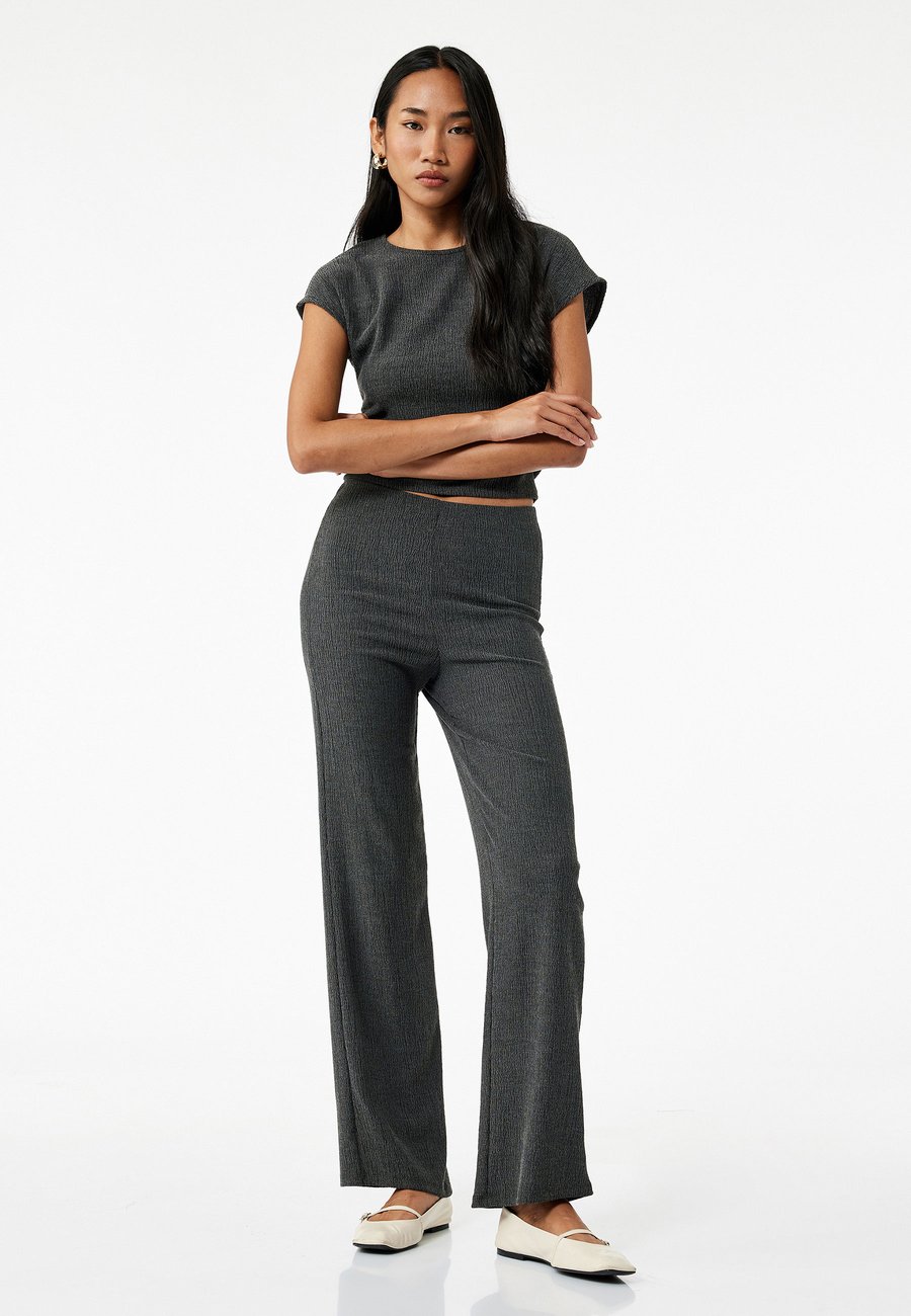 Брюки Koton CRINKLE , Anthracite
Брюки Koton CRINKLE , Anthracite