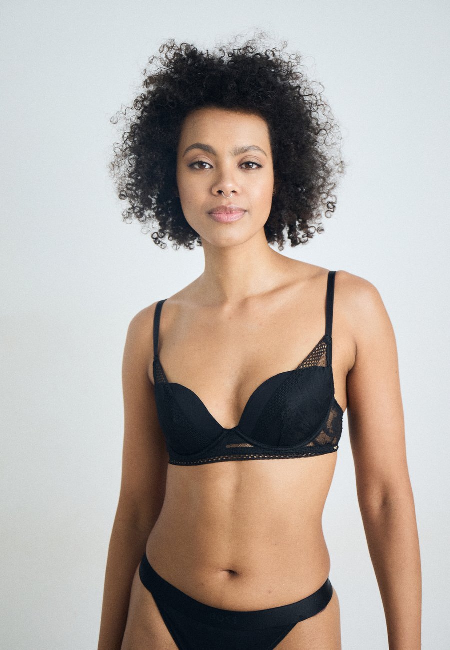 Бюстгальтер BOSS HALF PAD PEONY , Black
Бюстгальтер BOSS HALF PAD PEONY , Black