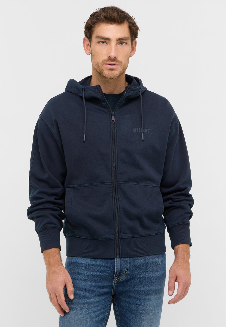 Толстовка Mustang Zip-up sweatshirt, Blau/Dark Blue
Толстовка Mustang Zip-up sweatshirt, Blau/Dark Blue