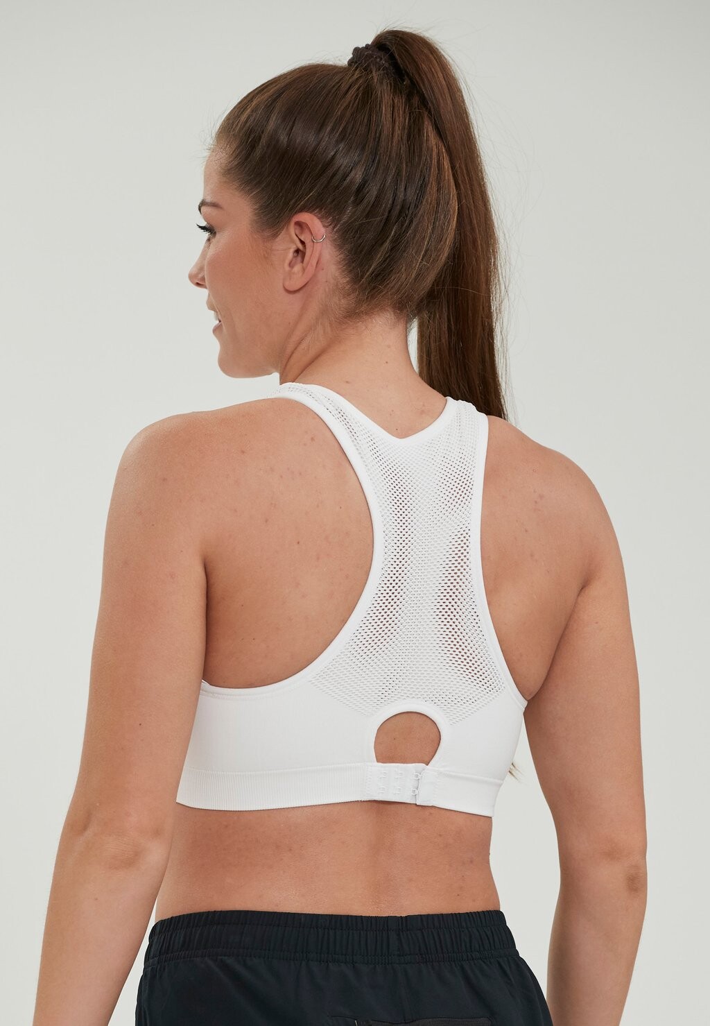 Спортивный бюстгальтер средней поддержки GEORGE Endurance, белый
Спортивный бюстгальтер средней поддержки GEORGE Endurance, белый