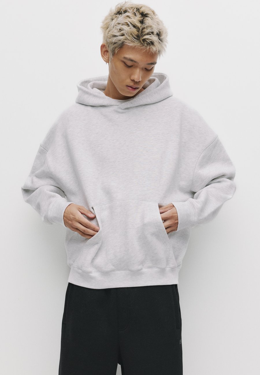 Худи PULL&BEAR BOXY FIT, Light Grey
Худи PULL&BEAR BOXY FIT, Light Grey