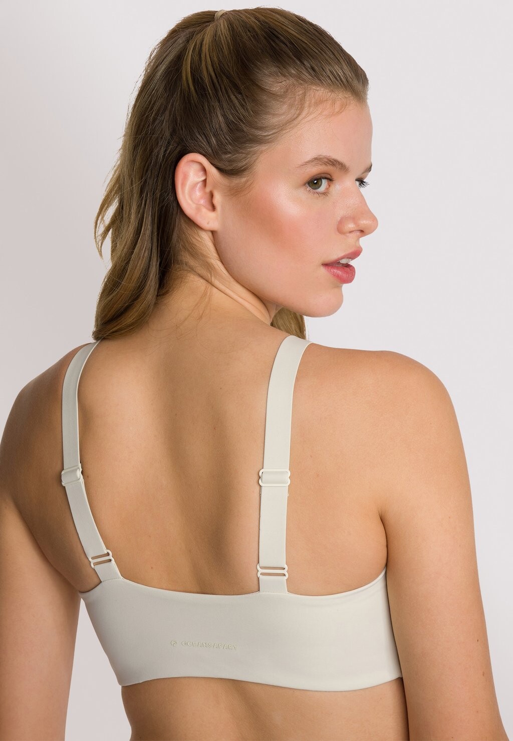 Спортивный бюстгальтер средней поддержки OCEANSAPART, бежевый
Спортивный бюстгальтер средней поддержки OCEANSAPART, бежевый