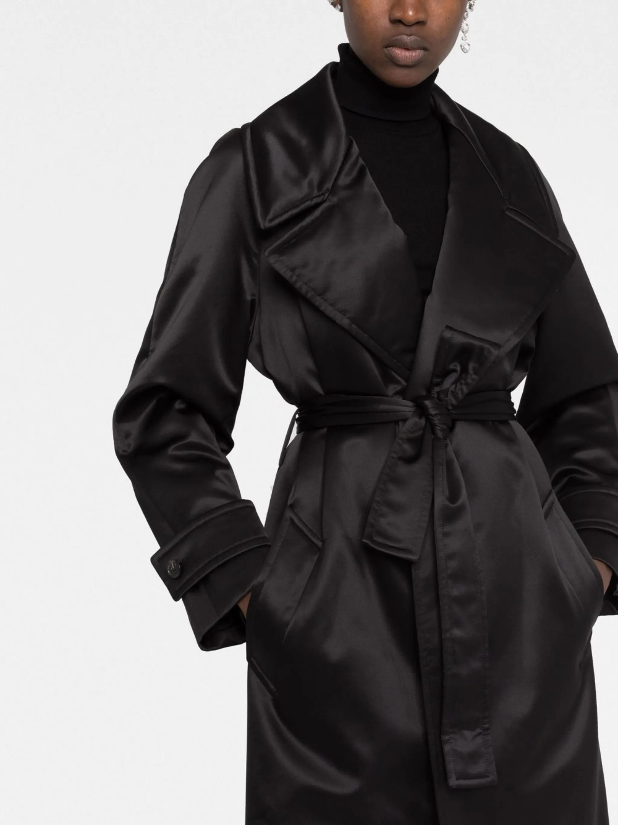 Однобортное пальто с заостренными лацканами Saint Laurent, черный
Однобортное пальто с заостренными лацканами Saint Laurent, черный