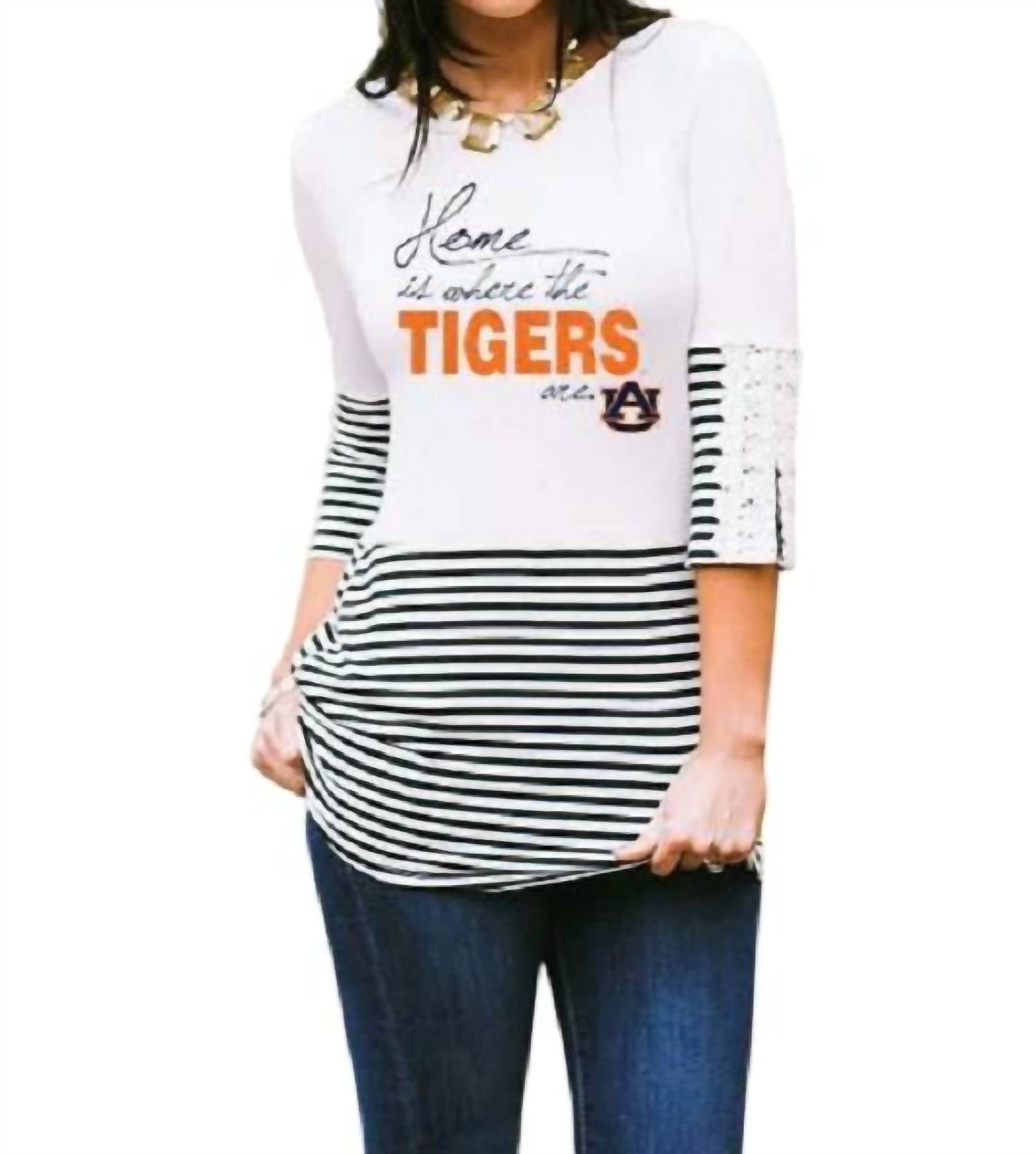 Топ с пуговицами и кружевом Auburn University белого цвета Gameday Couture
Топ с пуговицами и кружевом Auburn University белого цвета Gameday Couture