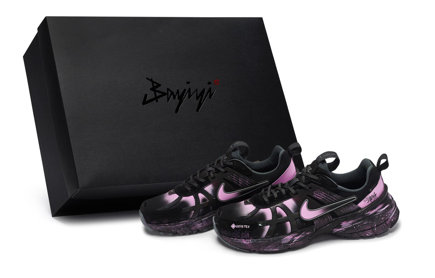 Nike Женские кроссовки V2K Run Abrasion Resistant Low top черные розовые
Nike Женские кроссовки V2K Run Abrasion Resistant Low top черные розовые