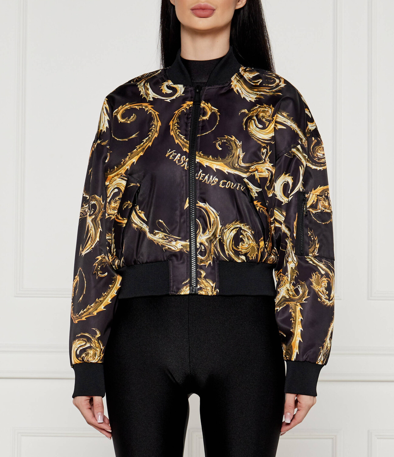 Куртка Versace Jeans Couture Cropped Fit, черный 
Куртка Versace Jeans Couture Cropped Fit, черный