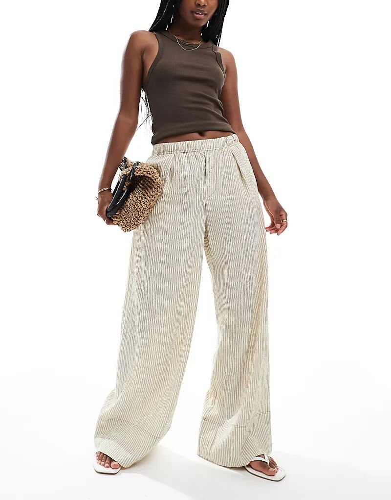 Широкие брюки Bershka из сирсакера в песочную полоску
Широкие брюки Bershka из сирсакера в песочную полоску