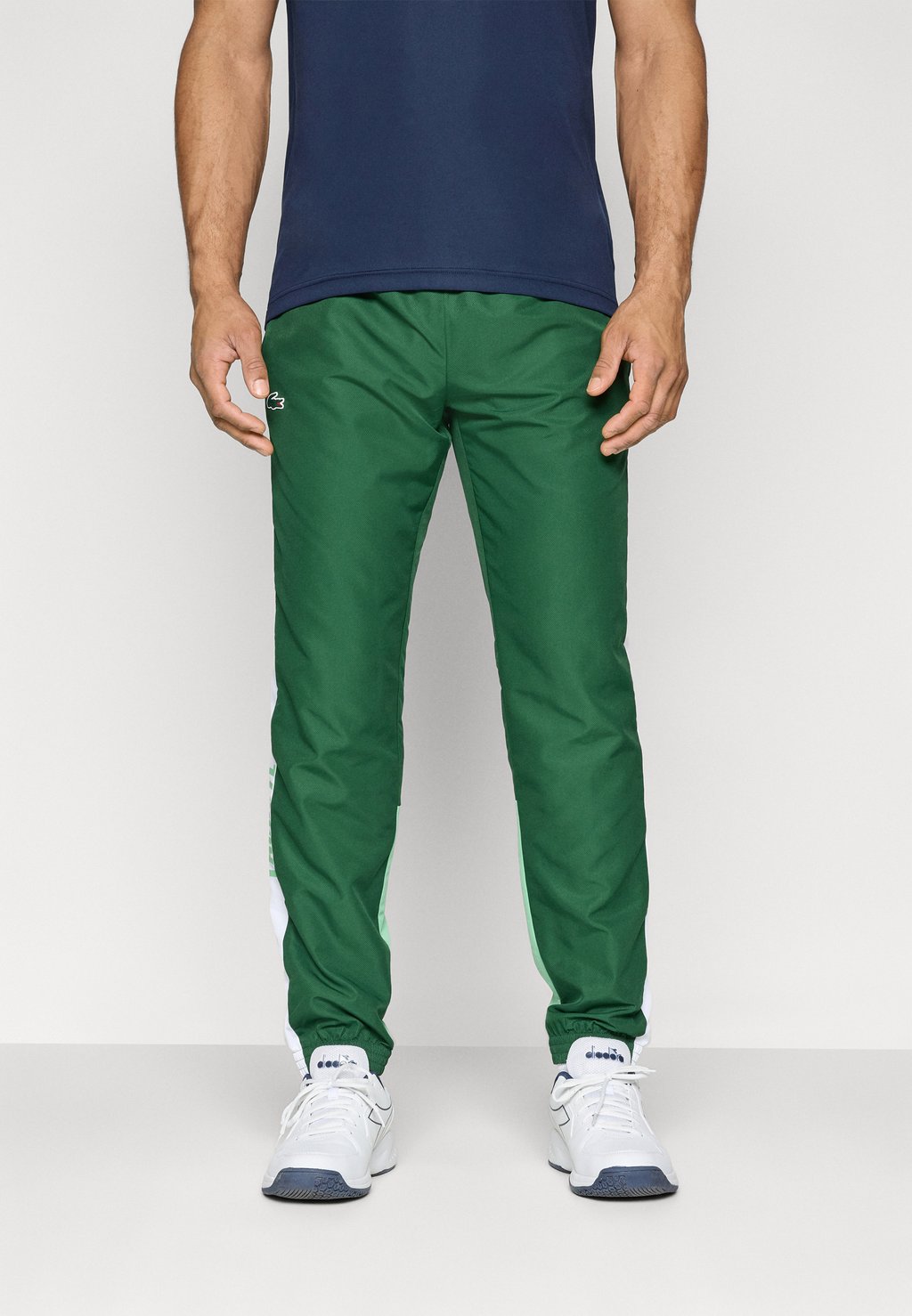 Спортивные штаны PANT LCST FC Lacoste Sport, зеленый
Спортивные штаны PANT LCST FC Lacoste Sport, зеленый