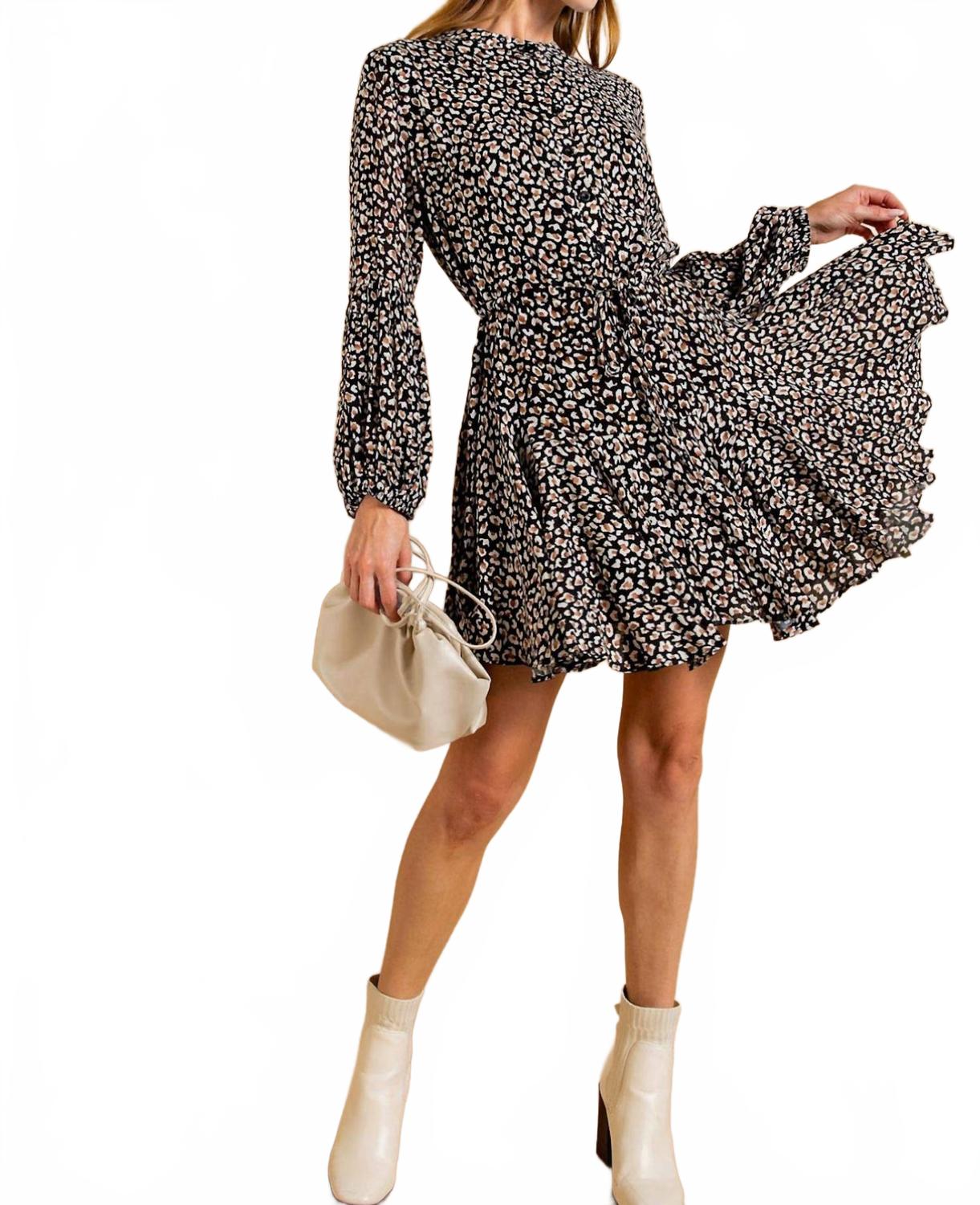 KORI Шифоновое платье до колен, черное с разноцветными вставками
KORI Шифоновое платье до колен, черное с разноцветными вставками