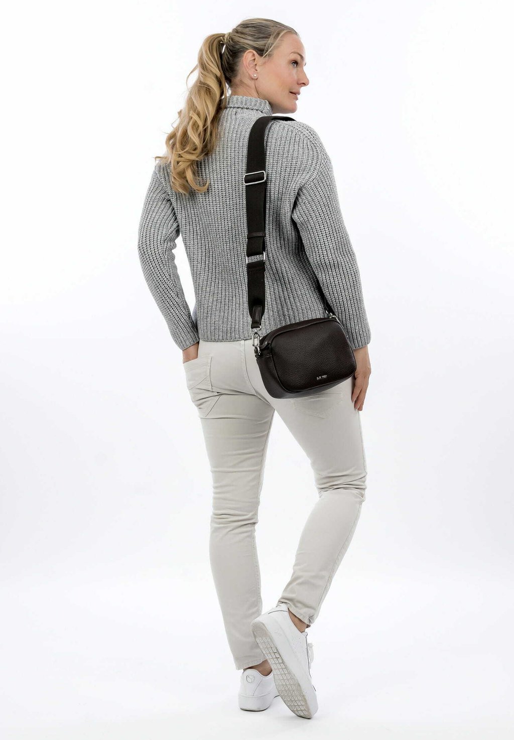 Сумка через плечо SURI FREY, коричневый
Сумка через плечо SURI FREY, коричневый