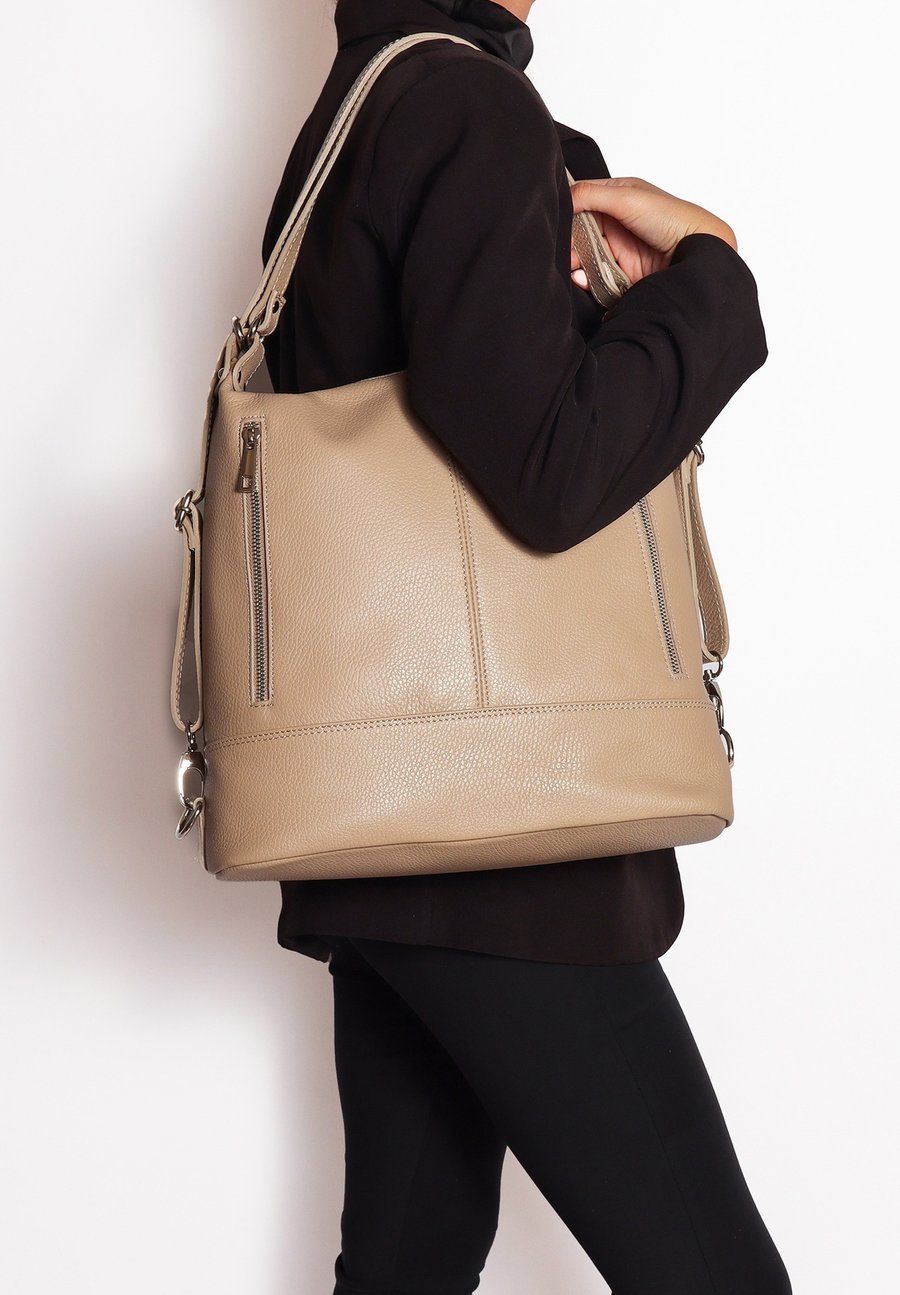 Сумка Chiara Ferretti SHOULDER CONVERTIBLE, Light Taupe/Taupe
Сумка Chiara Ferretti SHOULDER CONVERTIBLE, Light Taupe/Taupe