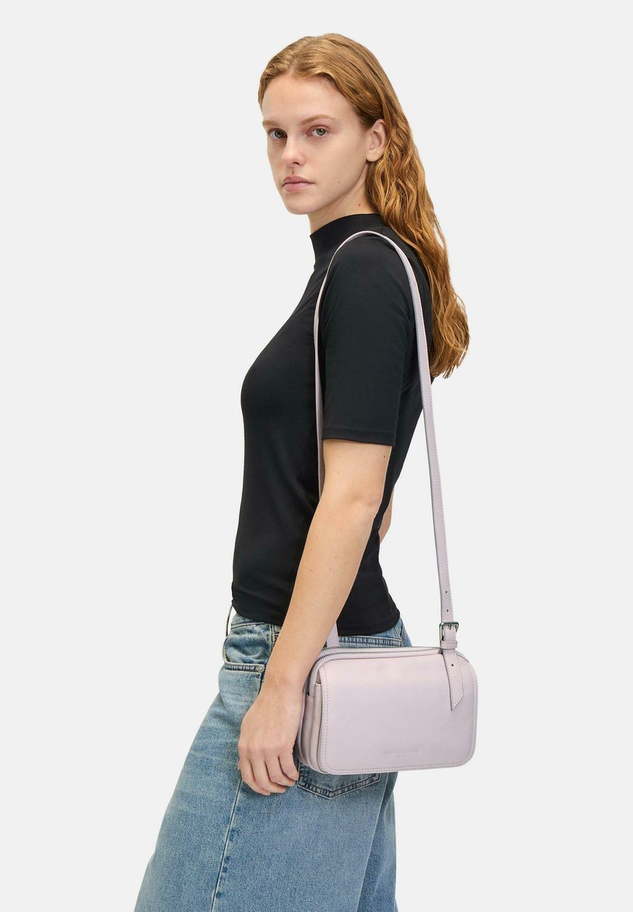 Сумка кросс-боди Liebeskind Berlin MAREIKE ELEGANTE, Perlmuttrosa/Light Pink
Сумка кросс-боди Liebeskind Berlin MAREIKE ELEGANTE, Perlmuttrosa/Light Pink