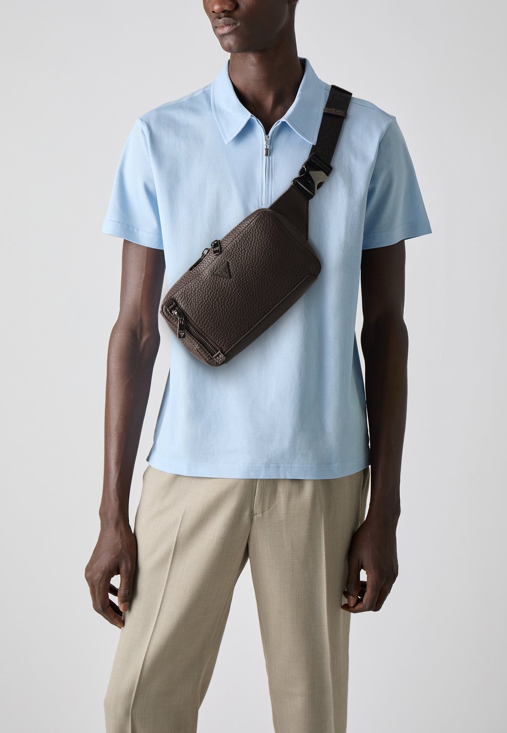 Поясная сумка TORINO VERTICAL Guess, серо-коричневый
Поясная сумка TORINO VERTICAL Guess, серо-коричневый