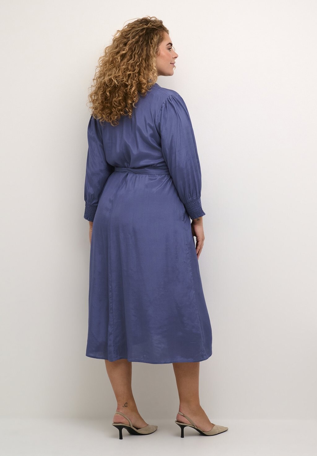 Платье-рубашка на талии KCEMINA OLINE Kaffe Curve, синий
Платье-рубашка на талии KCEMINA OLINE Kaffe Curve, синий