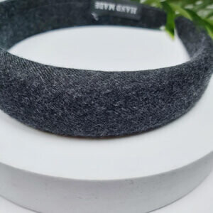 Черная повязка для волос Yeye ручной работы 
Черная повязка для волос Yeye ручной работы