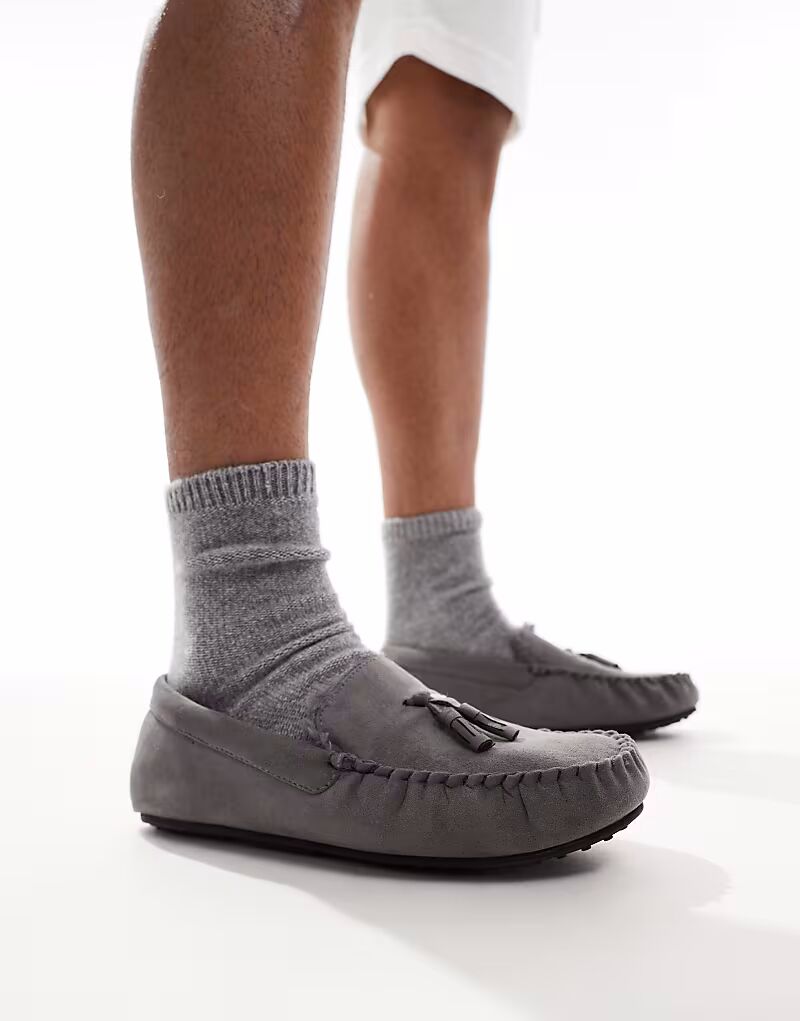 Мокасины ASOS DESIGN серого цвета с подкладкой из искусственного меха
Мокасины ASOS DESIGN серого цвета с подкладкой из искусственного меха