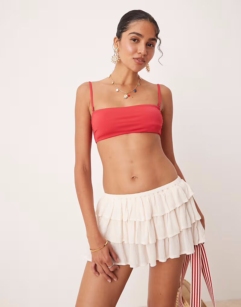 Бюстгальтер-бандо красного цвета Calvin Klein
Бюстгальтер-бандо красного цвета Calvin Klein