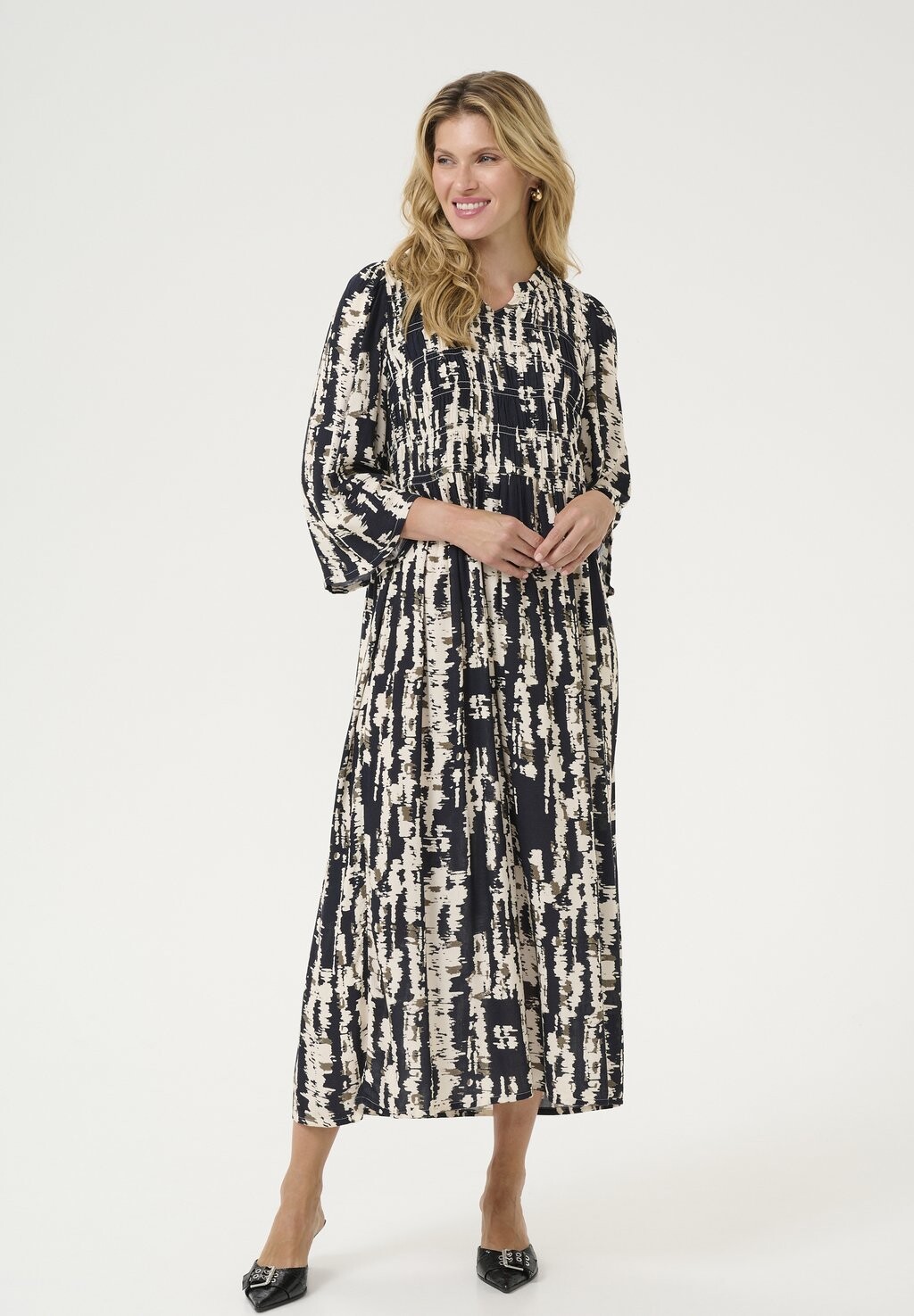 Повседневное платье KALINA WITH V-NECK Kaffe, черный
Повседневное платье KALINA WITH V-NECK Kaffe, черный