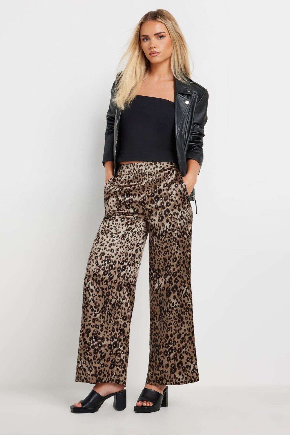 Широкие брюки из атласа Pixiegirl Petite, коричневый
Широкие брюки из атласа Pixiegirl Petite, коричневый