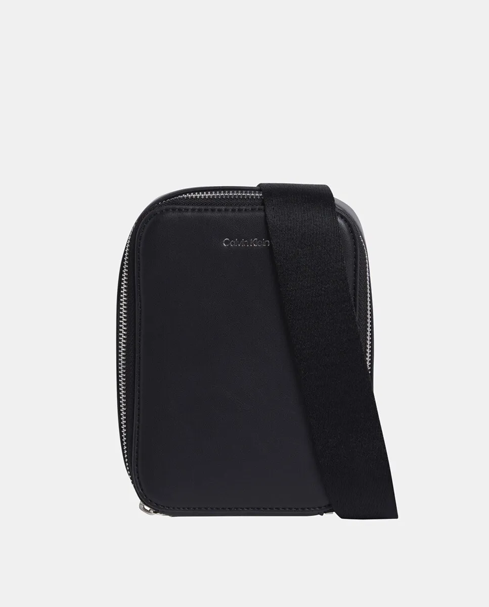 Маленькая мужская сумка через плечо Calvin Klein, черный
Маленькая мужская сумка через плечо Calvin Klein, черный