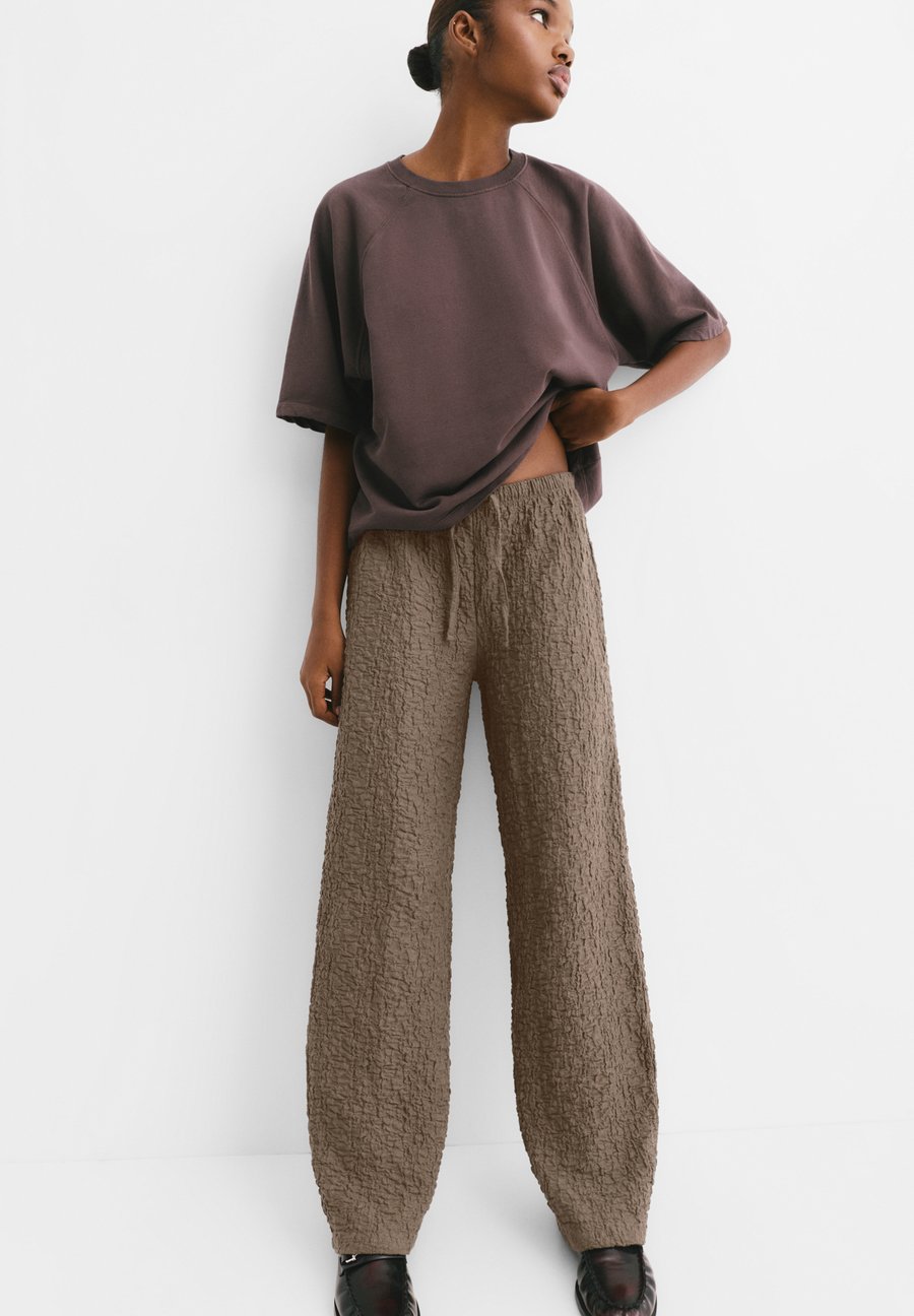 Пижамные брюки PULL&BEAR Pyjama bottoms, Ochre
Пижамные брюки PULL&BEAR Pyjama bottoms, Ochre