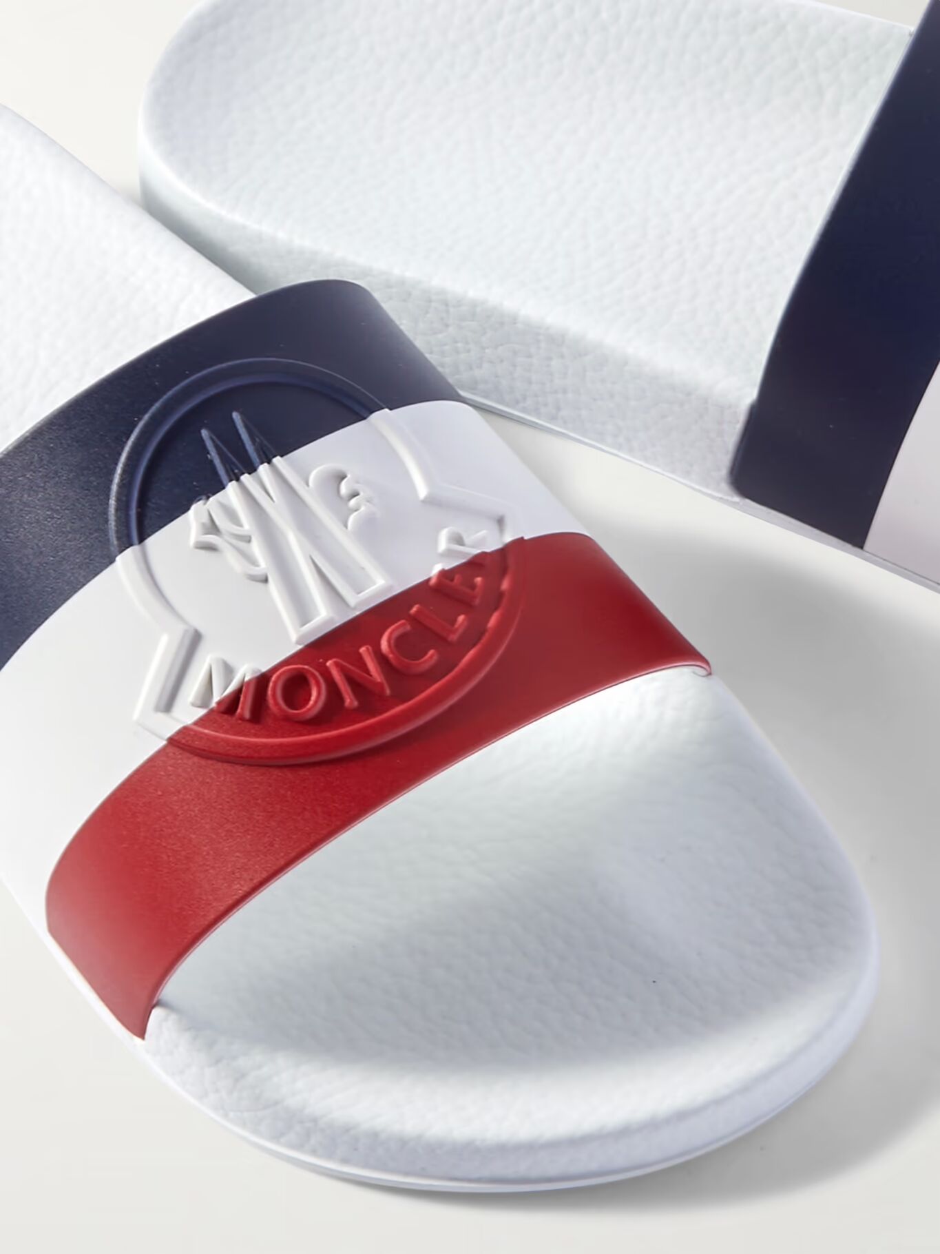 Резиновые шлепанцы Basile с тисненым логотипом MONCLER, белый
Резиновые шлепанцы Basile с тисненым логотипом MONCLER, белый