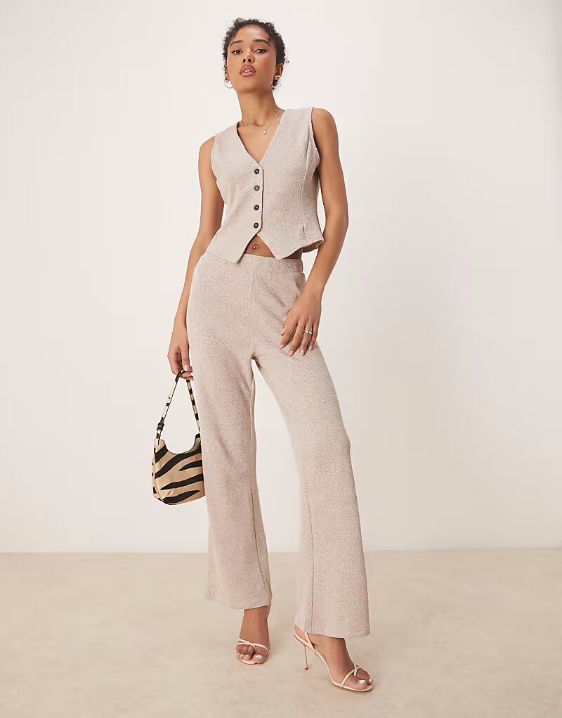 Широкие брюки из текстурированного трикотажа, светло-натуральный меланж Vila
Широкие брюки из текстурированного трикотажа, светло-натуральный меланж Vila