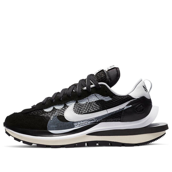 Кроссовки x sacai vaporwaffle Nike, черный
Кроссовки x sacai vaporwaffle Nike, черный