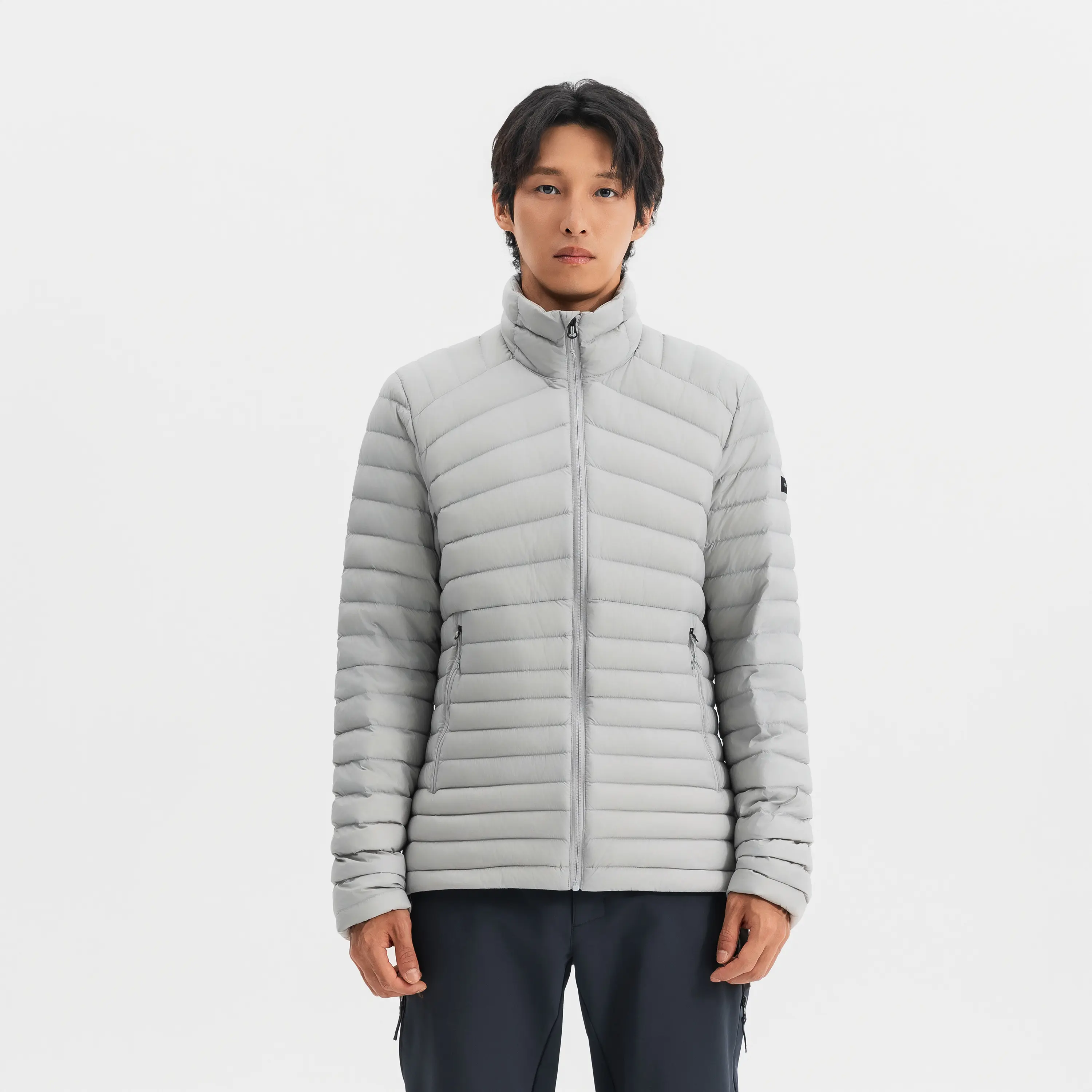 Мужская утеплённая пуховая куртка для треккинга Forclaz TREK 100 — серый
Мужская утеплённая пуховая куртка для треккинга Forclaz TREK 100 — серый