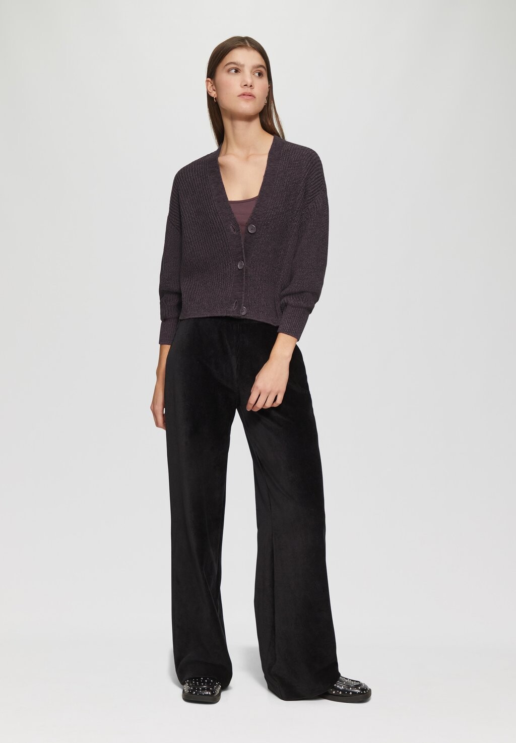 Кардиган MIT KNÖPFEN QS, темно-фиолетовый
Кардиган MIT KNÖPFEN QS, темно-фиолетовый