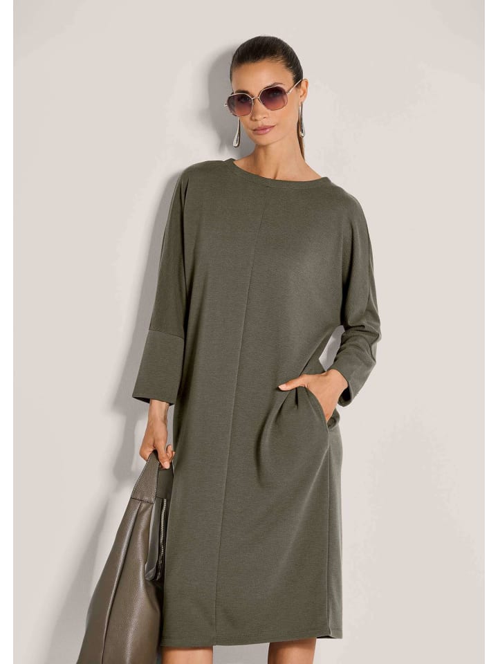 MADELEINE Элегантное платье цвета хаки с рукавами «летучая мышь»
MADELEINE Элегантное платье цвета хаки с рукавами «летучая мышь»