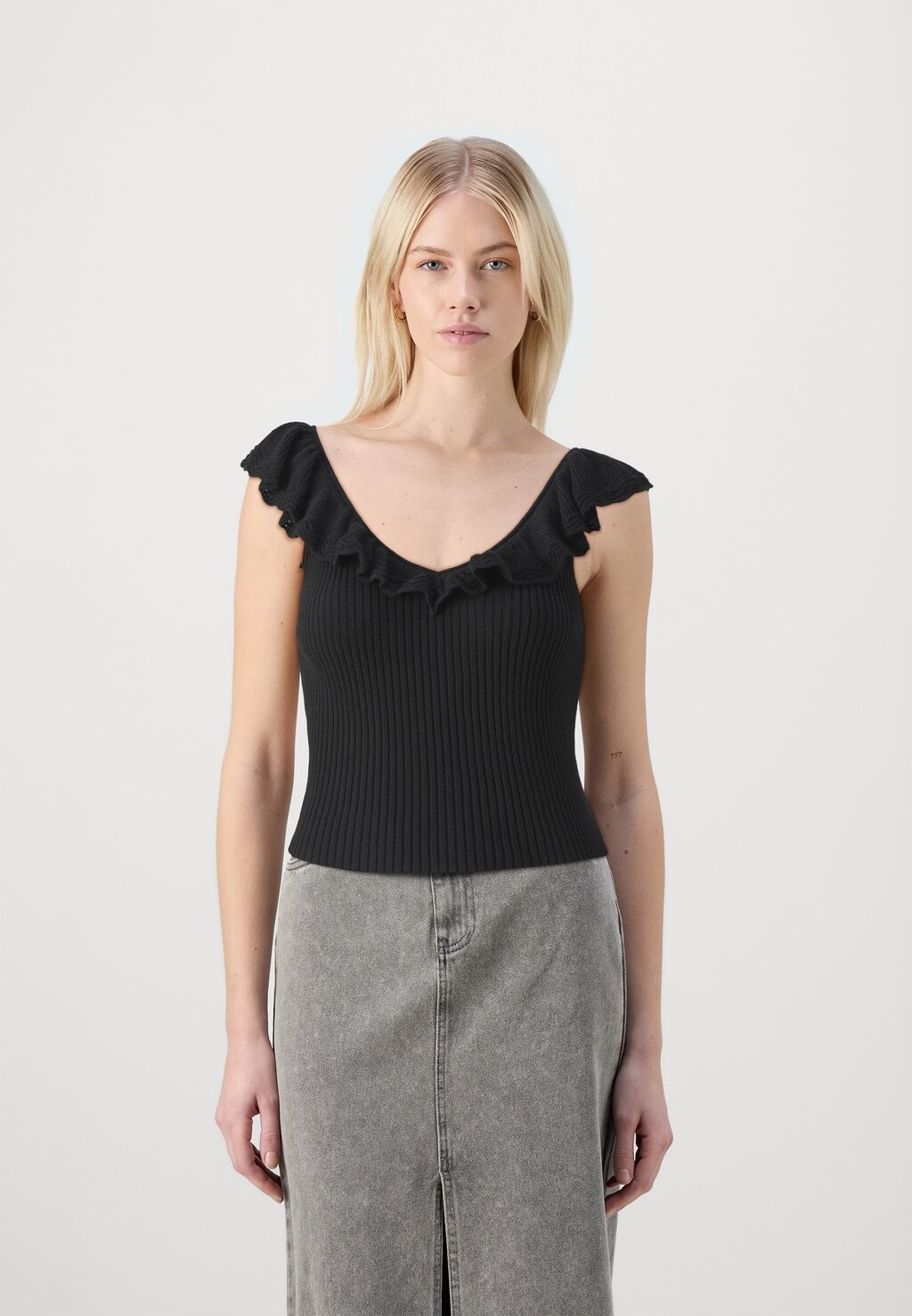 Футболка с принтом RUFFLE GAP, черный
Футболка с принтом RUFFLE GAP, черный