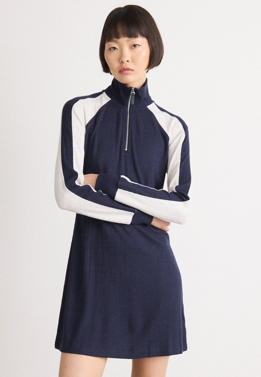 Платье Calvin Klein Jeans FALL MINI DRESS, Dark Sapphire/Dark Blue
Платье Calvin Klein Jeans FALL MINI DRESS, Dark Sapphire/Dark Blue