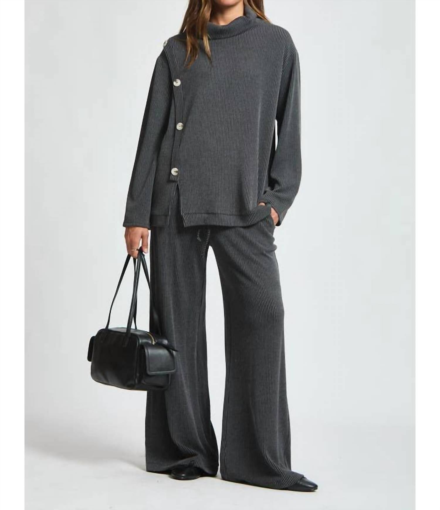 Брюки-капюшоны с резинкой, черные Dear Scarlett, черный
Брюки-капюшоны с резинкой, черные Dear Scarlett, черный