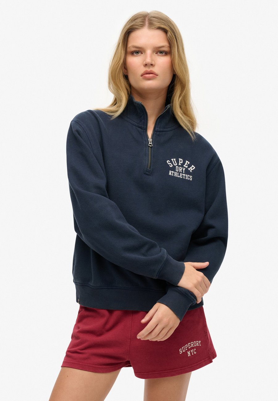 Толстовка Superdry & Co Sweatshirt, Nautical Navy/Dark Blue, Синий, Толстовка Superdry & Co Sweatshirt, Nautical Navy/Dark Blue
Толстовка Superdry & Co Sweatshirt, Nautical Navy/Dark Blue, Синий, Толстовка Superdry & Co Sweatshirt, Nautical Navy/Dark Blue