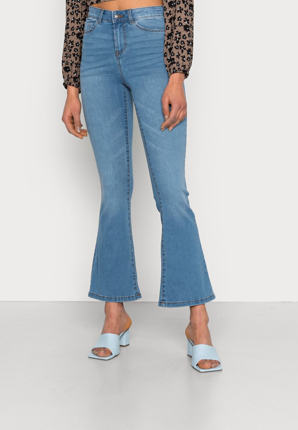 Джинсы Bootcut Noisy May
Джинсы Bootcut Noisy May