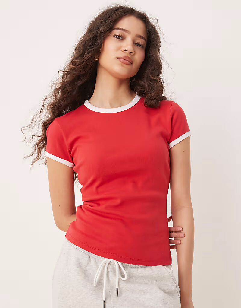 Футболка Abercrombie & Fitch облегающего кроя в рубчик красного цвета
Футболка Abercrombie & Fitch облегающего кроя в рубчик красного цвета