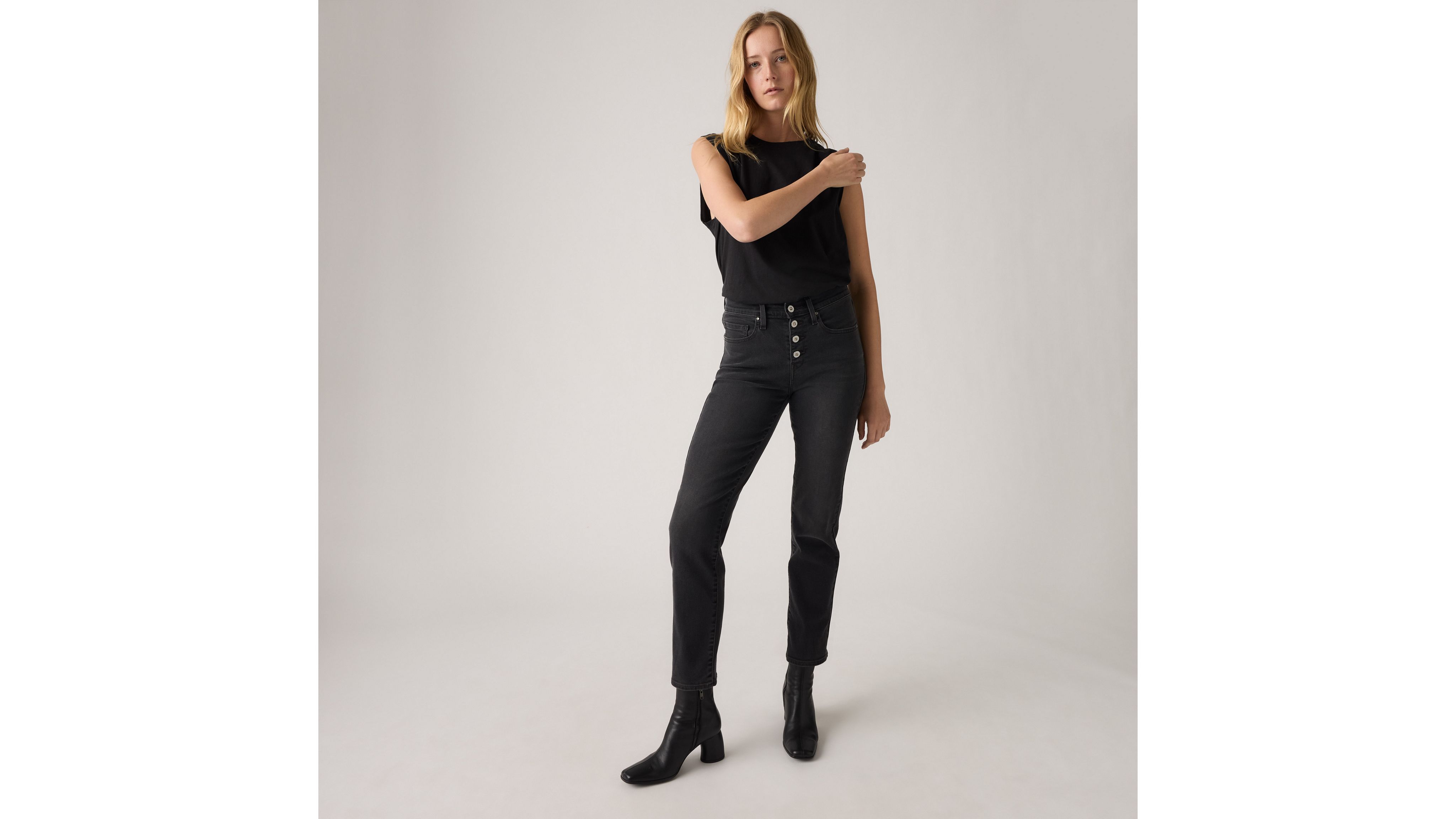 724 Прямые женские джинсы с высокой талией и застежкой на пуговицы Levi's, Nostaligic Night - Black
724 Прямые женские джинсы с высокой талией и застежкой на пуговицы Levi's, Nostaligic Night - Black